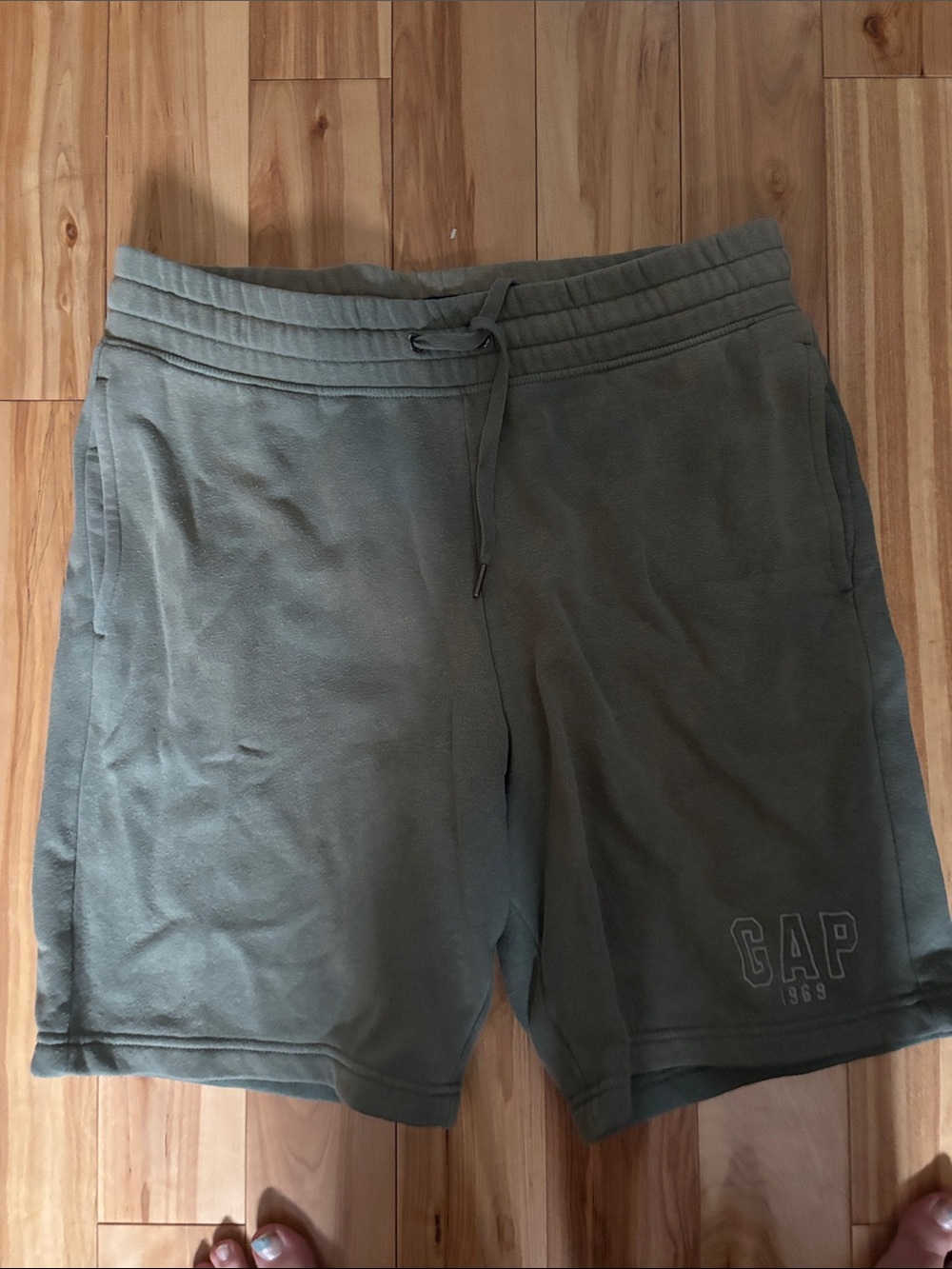 GAP Men's Olive Drawstring Athletic Shorts